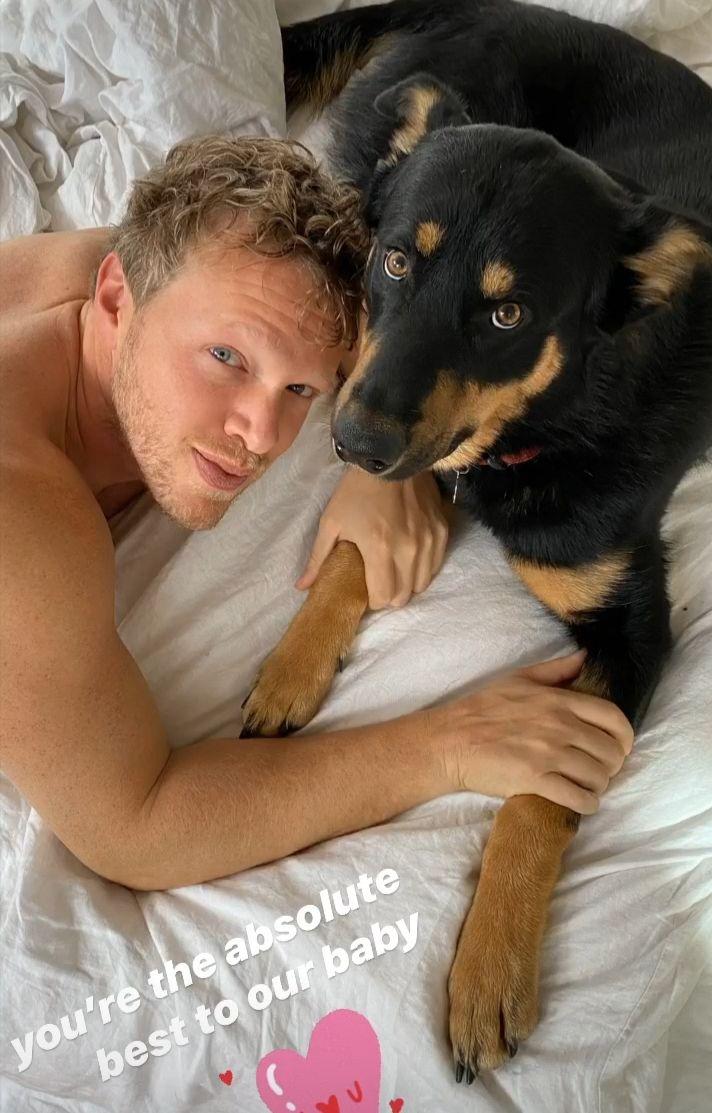 Напівоголена і на підборах: Емілі Ратаковскі показала розкішне тіло в пікантній зйомці